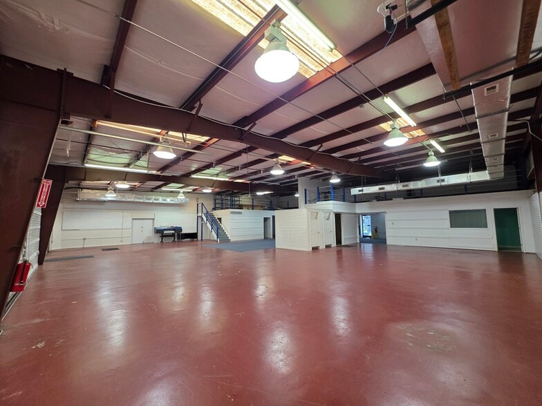 29 Hunter Rd, Hilton Head Island, SC for lease - Building Photo - Image 3 of 25