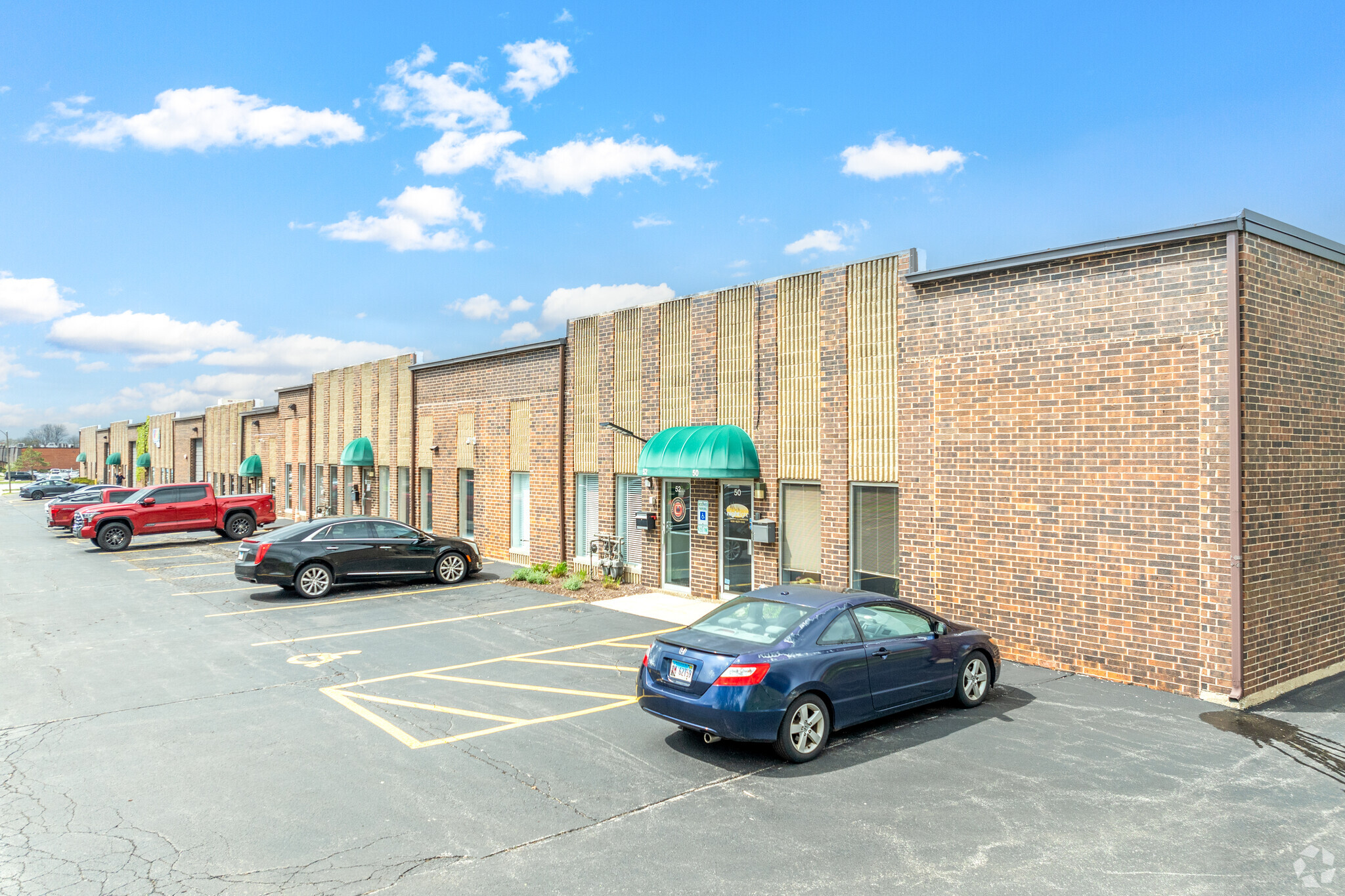 50-88 Eisenhower Ln N, Lombard, IL for lease Primary Photo- Image 1 of 12