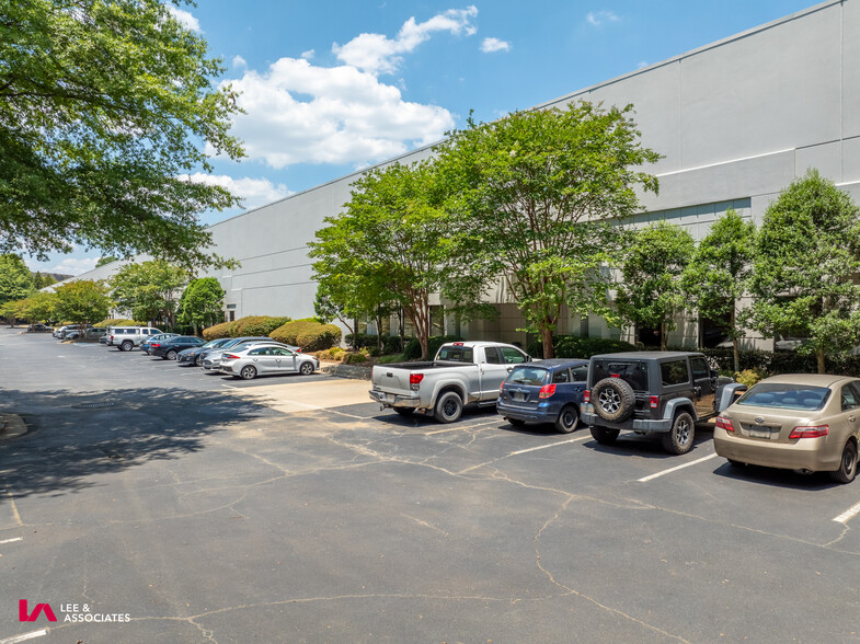 2850 Barrett Lakes Blvd, Kennesaw, GA for lease - Building Photo - Image 2 of 5