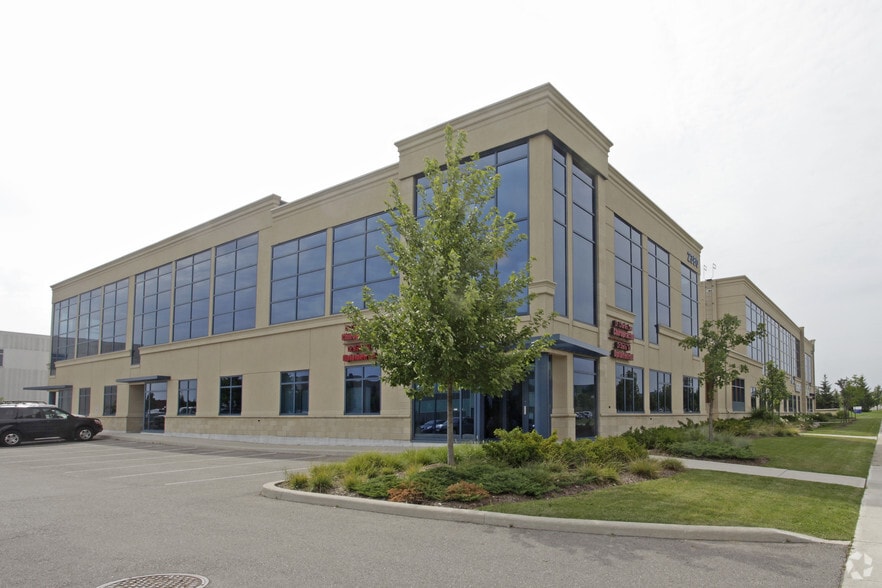 2380 Bristol Cir, Oakville, ON for sale - Building Photo - Image 3 of 4