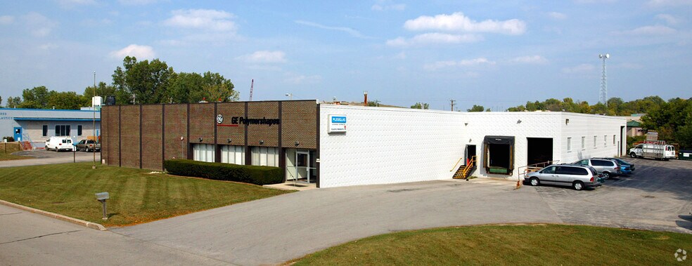 W142N9050 Fountain Blvd, Menomonee Falls, WI for sale - Primary Photo - Image 1 of 1