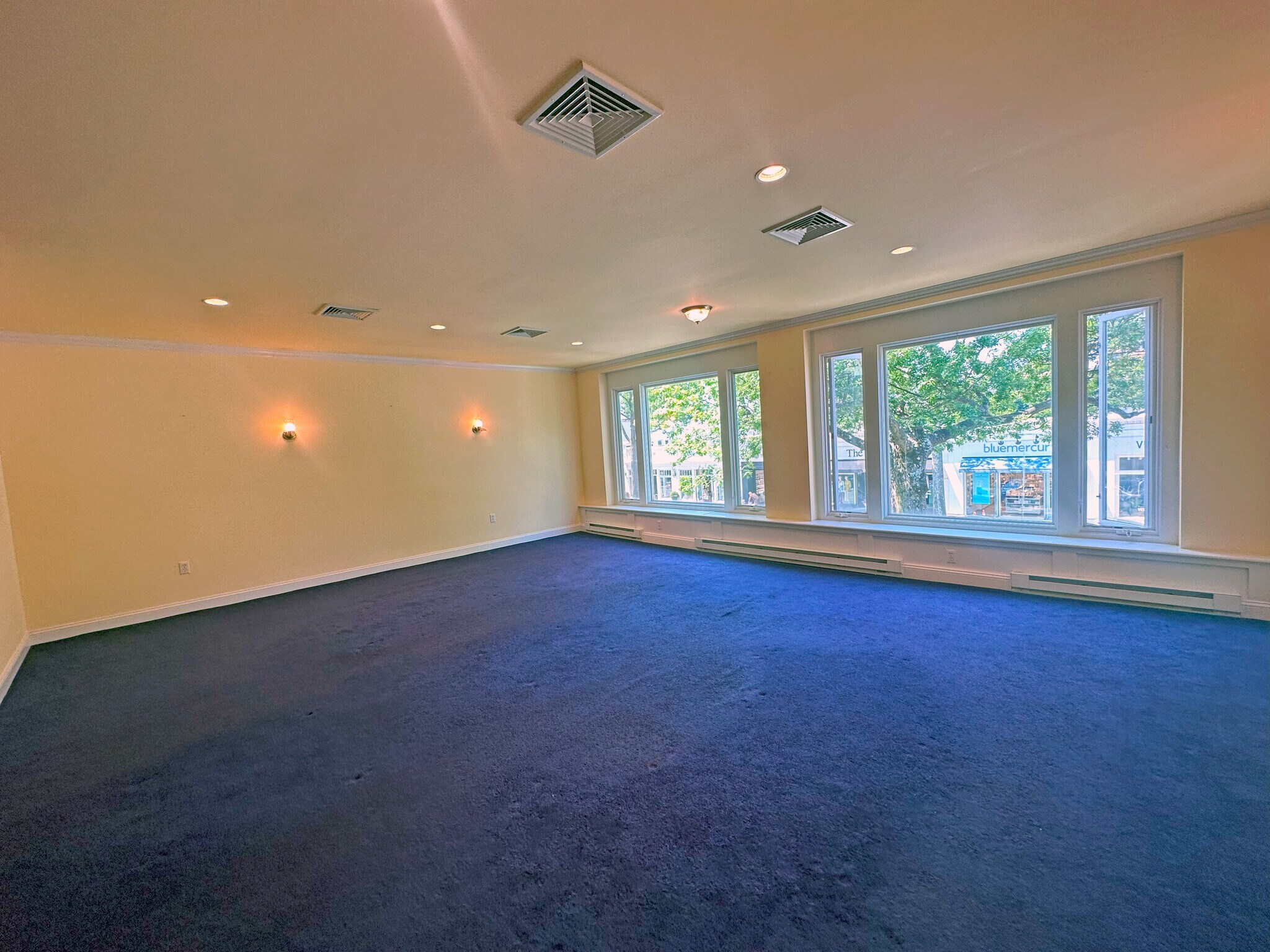 255 Greenwich Ave, Greenwich, CT for lease Interior Photo- Image 1 of 3