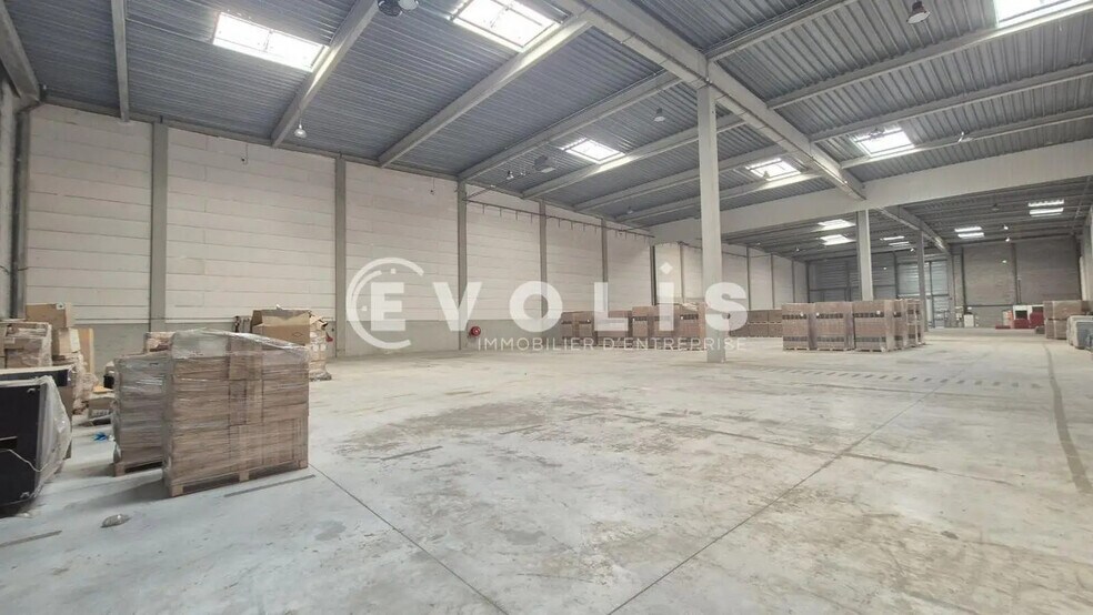 Industrial in Collégien for lease - Interior Photo - Image 3 of 11