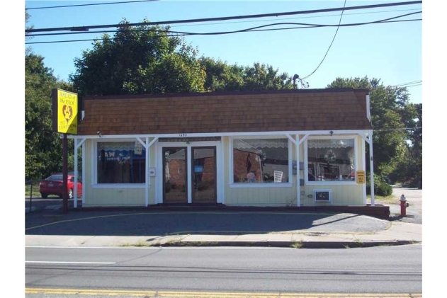 1692 Warwick Ave, Warwick, RI for sale Primary Photo- Image 1 of 1