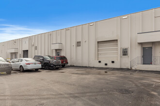 7212-7282 NW 33rd St, Miami, FL for lease Building Photo- Image 2 of 25