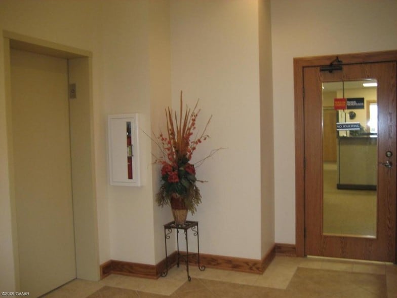 324 Broadway St, Alexandria, MN for lease - Interior Photo - Image 3 of 6