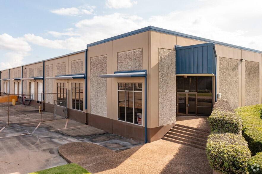 8786 Wallisville Rd, Houston, TX for lease - Primary Photo - Image 1 of 4