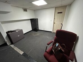 2568-2570 Hempstead Tpke, East Meadow, NY for lease Interior Photo- Image 2 of 3