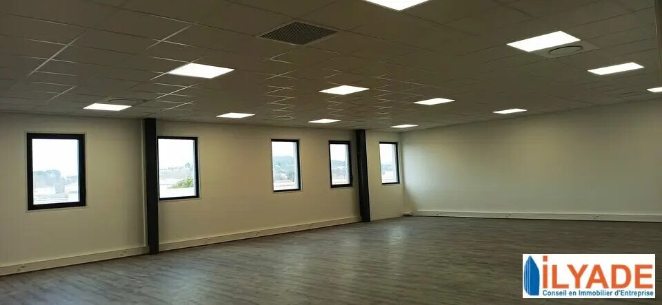 Office in Pertuis for lease - Building Photo - Image 1 of 9