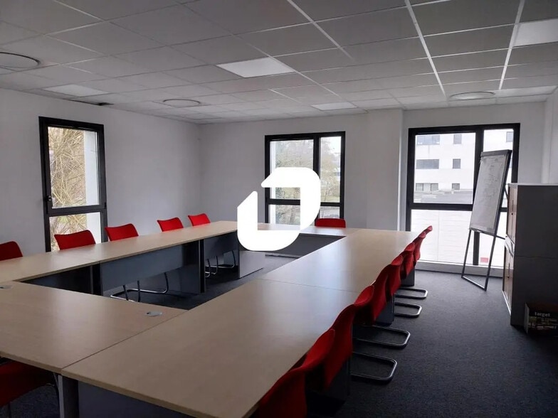 1 Rue Newton, La Chapelle-sur-Erdre for lease - Interior Photo - Image 1 of 10