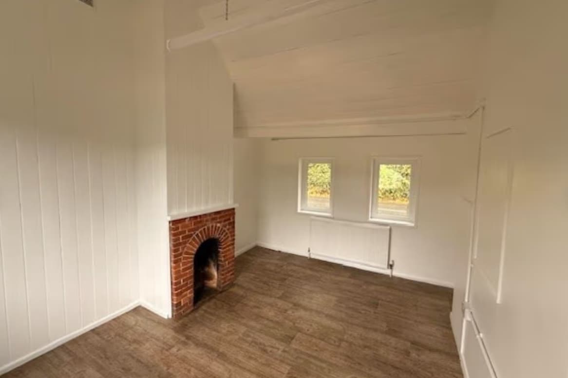 3 Station Approach St, Haslemere for lease Interior Photo- Image 1 of 7