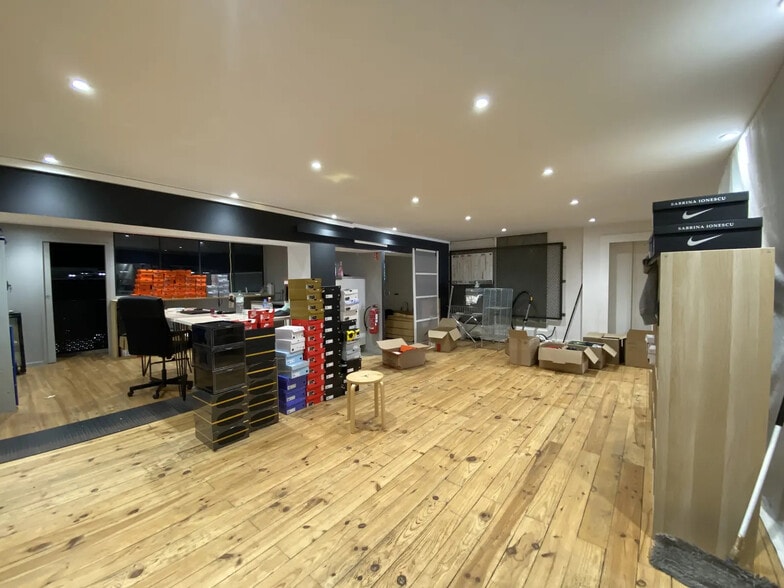 Retail in Bordeaux for lease - Interior Photo - Image 1 of 9