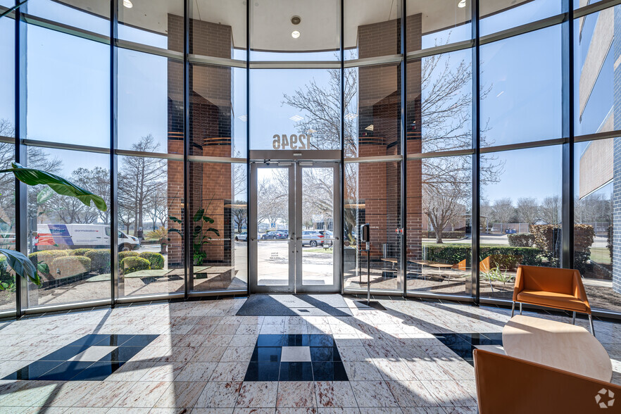 12946 Dairy Ashford Rd, Sugar Land, TX for lease - Lobby - Image 3 of 6