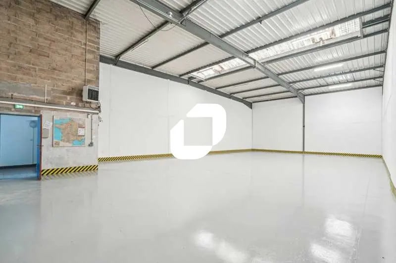 Flex in Gonesse for lease - Interior Photo - Image 3 of 11