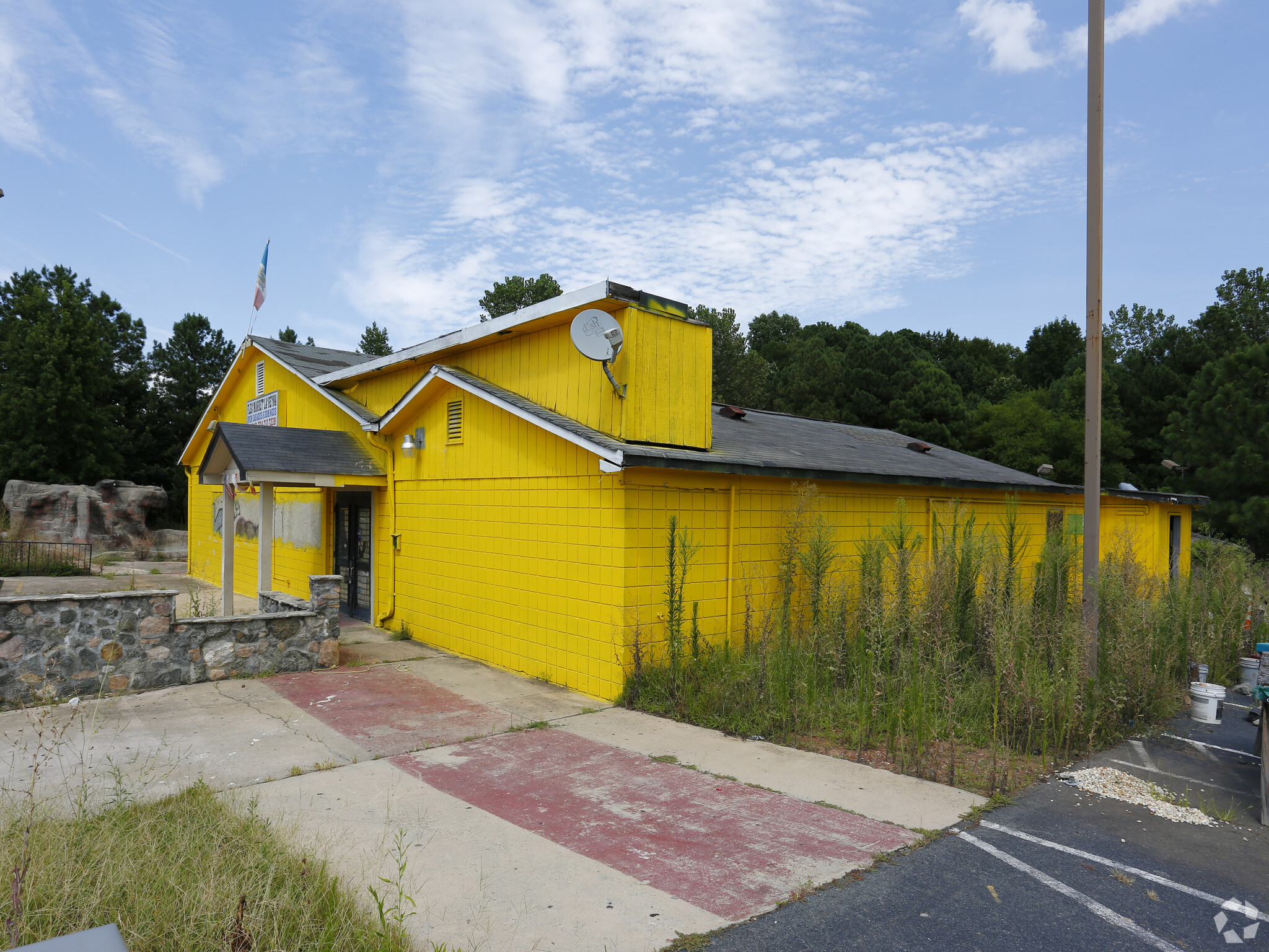 6736 N Tryon St, Charlotte, NC for sale Primary Photo- Image 1 of 1