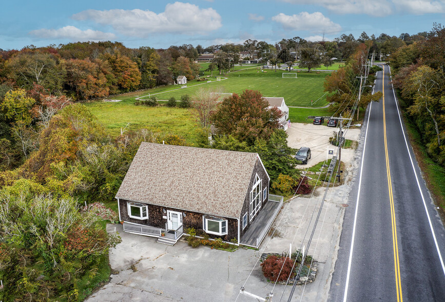 33 Meeting House Ln, Little Compton, RI for sale - Building Photo - Image 2 of 11