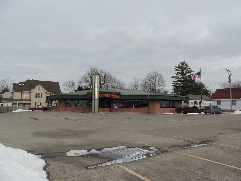 909 Lincoln Ave, Charleston, IL for sale - Primary Photo - Image 1 of 1