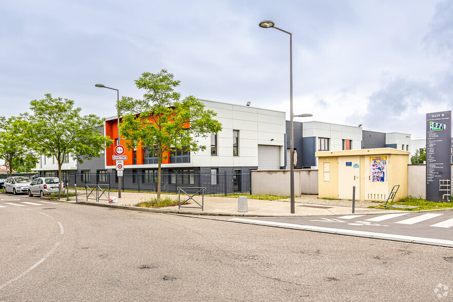 Flex in Saint-Fons for lease - Primary Photo - Image 1 of 4