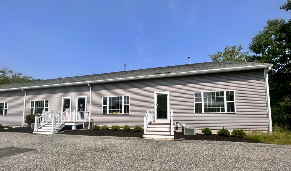 26 Brickyard Ct, York, ME for lease - Building Photo - Image 2 of 2