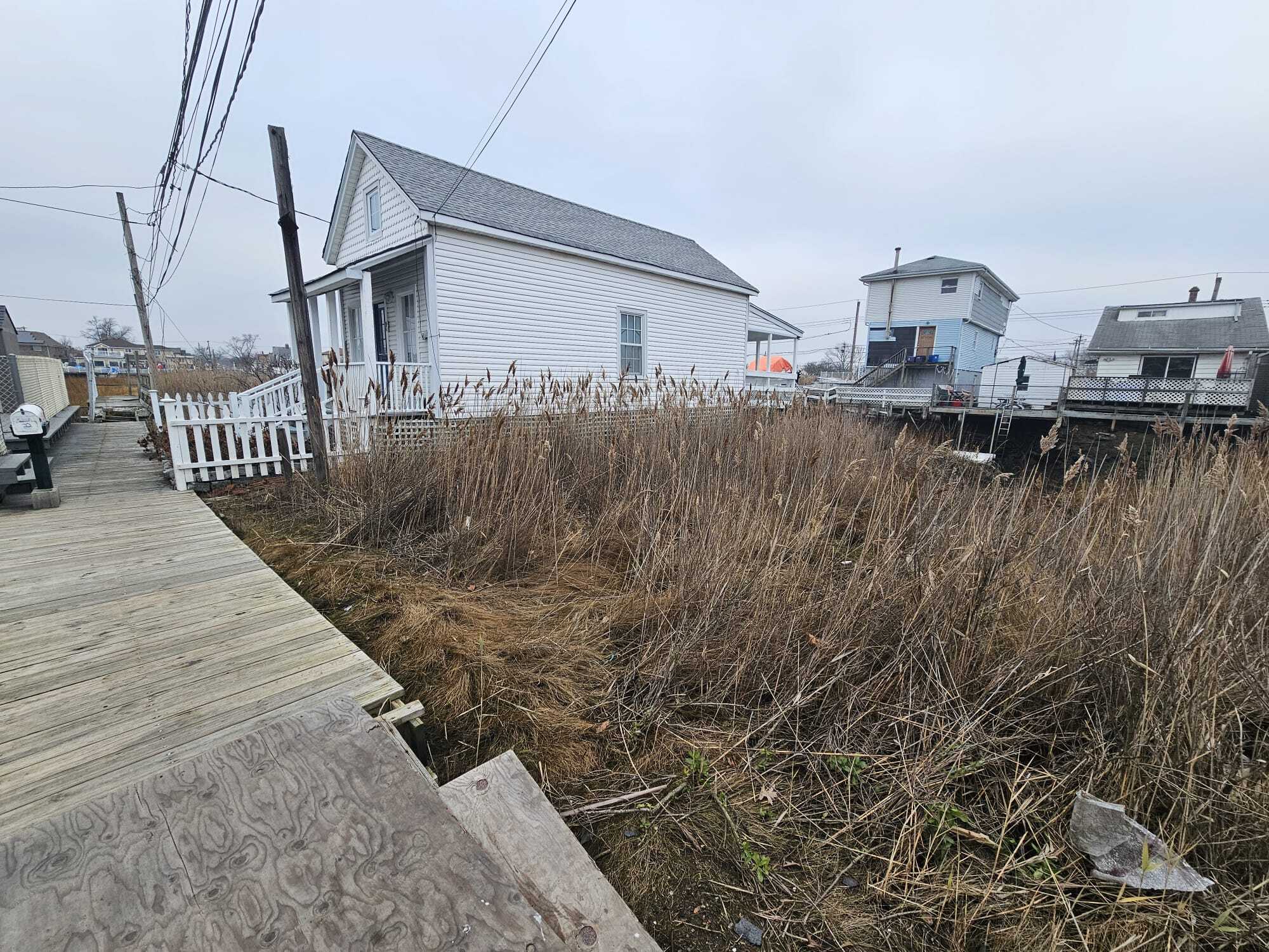 21 Bayview Ave, Howard Beach, NY for sale Primary Photo- Image 1 of 8