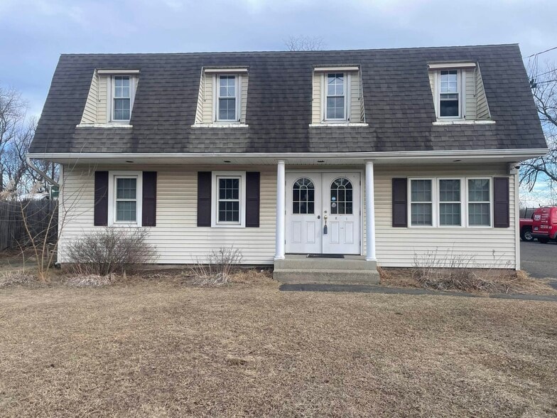 380 S Center St, Windsor Locks, CT for lease - Building Photo - Image 2 of 8