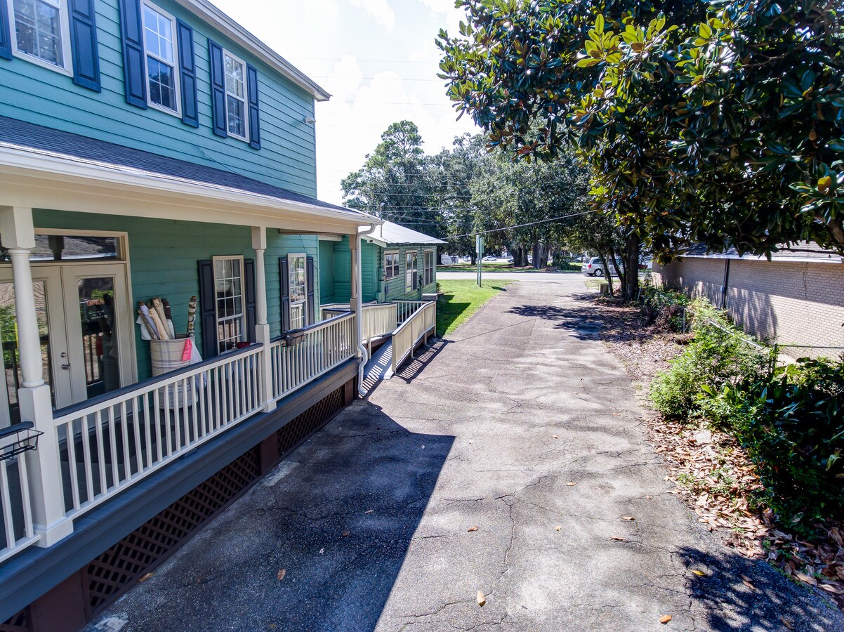 1204 E Pass Rd, Gulfport, MS 39507