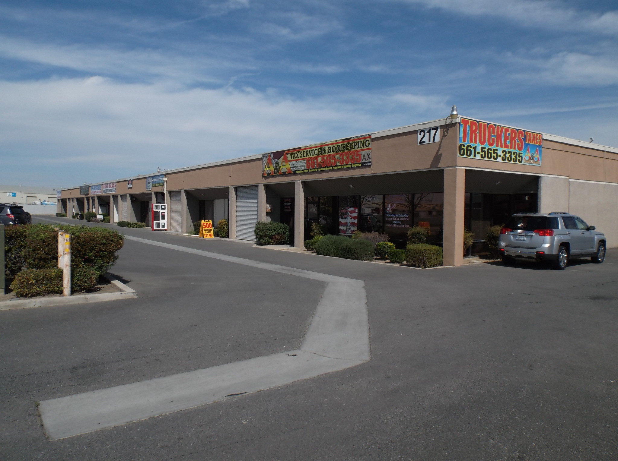 217 Mount Vernon St, Bakersfield, CA for lease Building Photo- Image 1 of 3