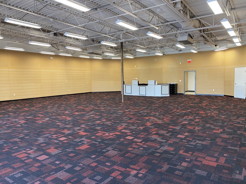 2500 N Main St, Crossville, TN for lease - Interior Photo - Image 2 of 17