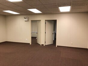 632 N 1st Bank Dr, Palatine, IL for lease Interior Photo- Image 2 of 7