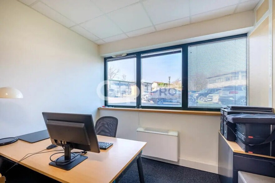 Office in Lissieu for sale - Interior Photo - Image 2 of 8