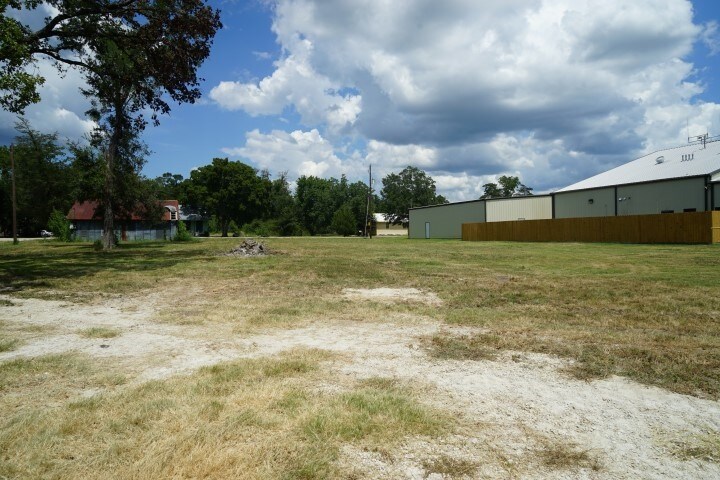 26090 Hwy 105 W, Montgomery, TX for sale - Building Photo - Image 1 of 1