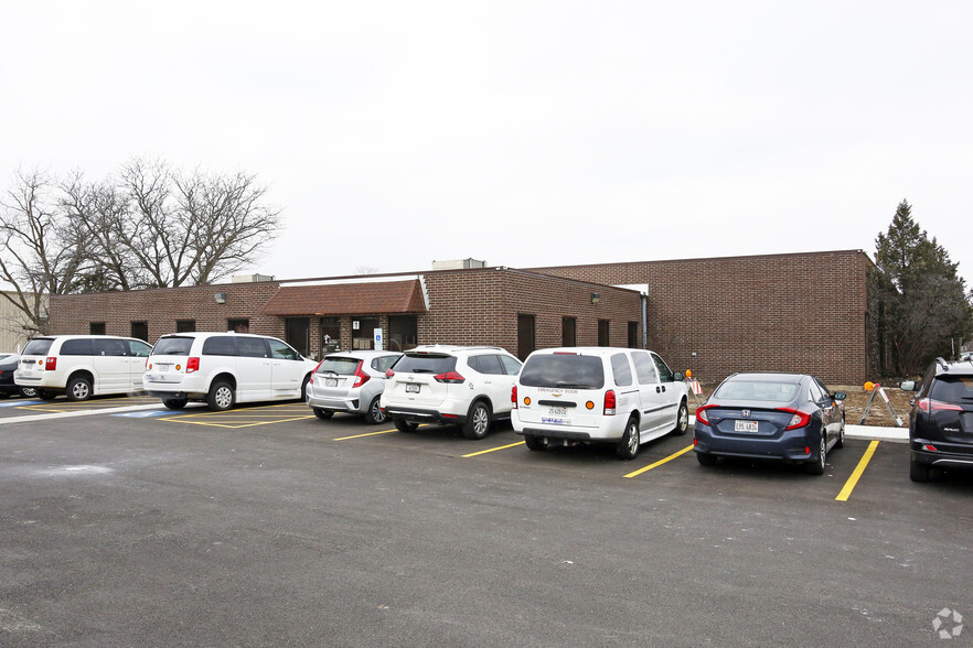 2302-2320 Wisconsin St, Downers Grove, IL for lease - Building Photo - Image 3 of 4