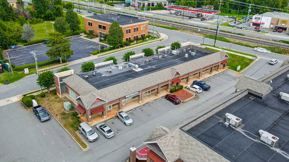 7925 N Tryon St, Charlotte, NC for lease - Building Photo - Image 2 of 7