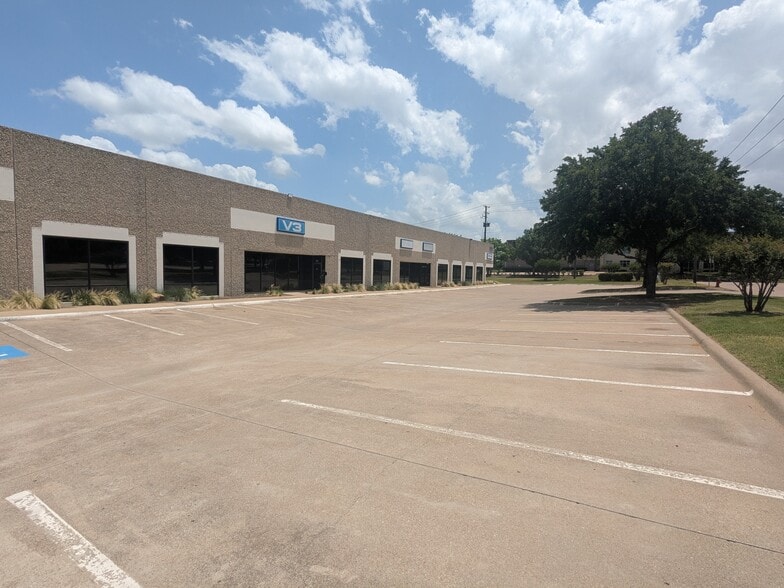 2550 114th St, Grand Prairie, TX for lease - Building Photo - Image 2 of 8