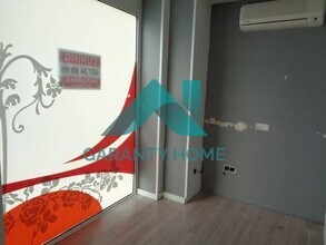 Retail in Cáceres, Cáceres for lease Interior Photo- Image 2 of 11