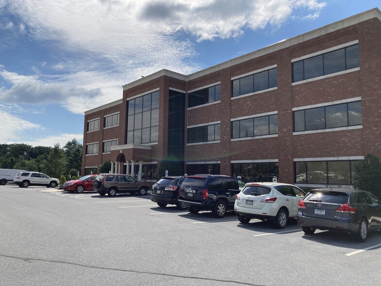 2805 Old Post Rd, Harrisburg, PA for lease - Building Photo - Image 1 of 8