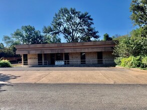 1000 N High St, Longview, TX for lease Building Photo- Image 1 of 4