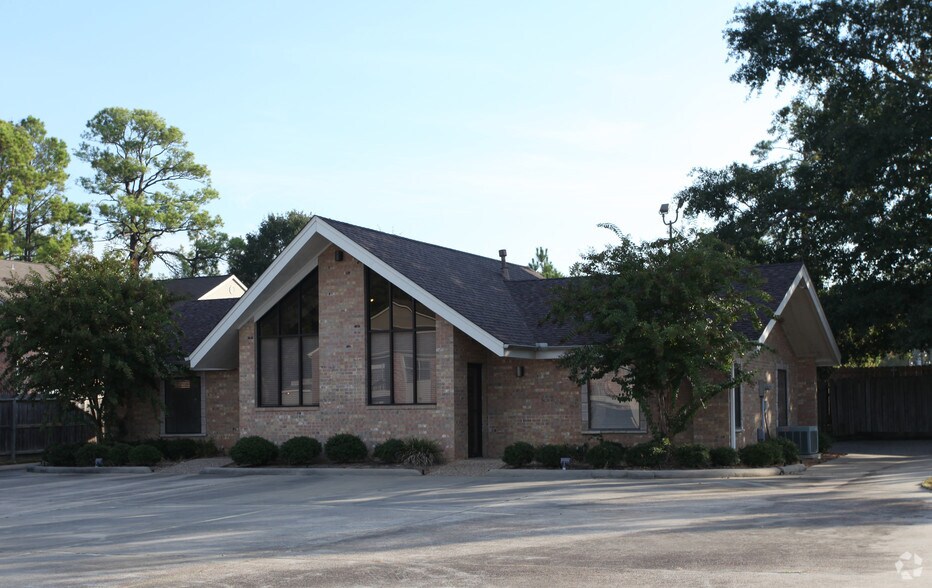 2204 Sunpark Dr, Conroe, TX for sale - Primary Photo - Image 1 of 2