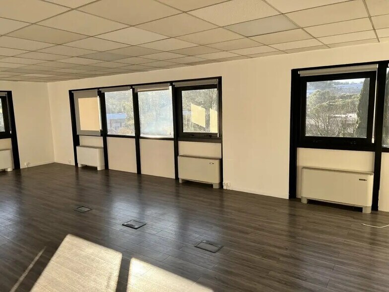 Office in Vallauris for lease - Interior Photo - Image 3 of 6