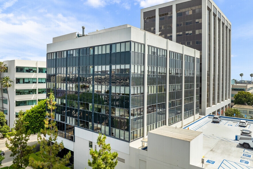 2021 Santa Monica Blvd, Santa Monica, CA for lease - Building Photo - Image 2 of 9
