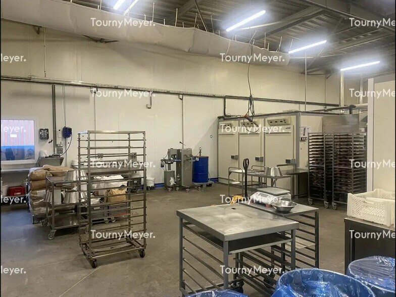 Flex in Saint-Jacques-de-la-Lande for lease - Interior Photo - Image 3 of 6