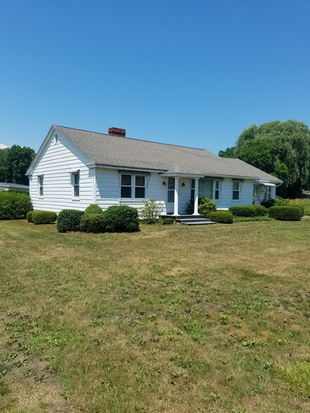 230 Russell St, Hadley, MA for sale - Building Photo - Image 1 of 1