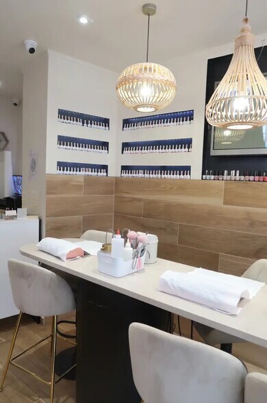 Retail in Saint-Mandé for lease - Interior Photo - Image 2 of 4