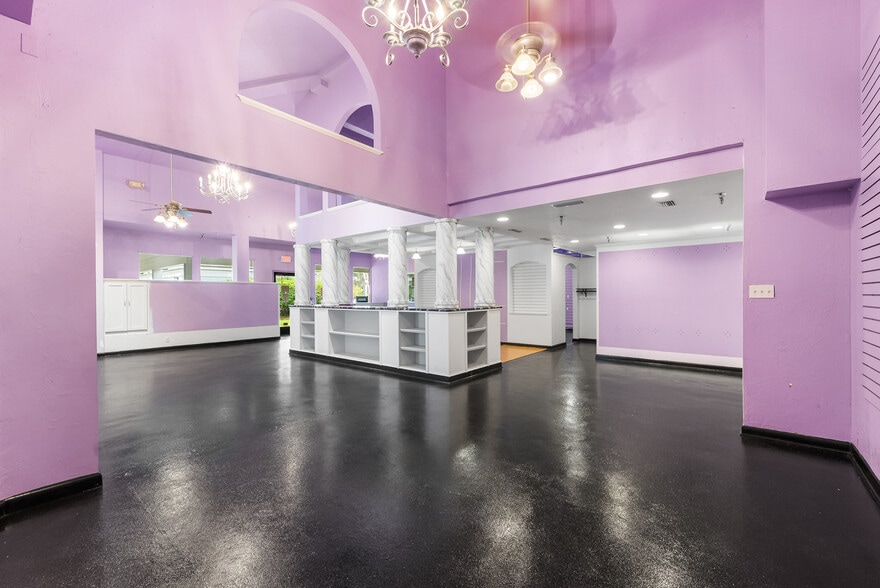 2441 NW 43rd St, Gainesville, FL for sale - Interior Photo - Image 3 of 41