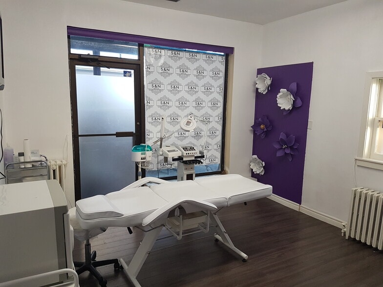 1619 Weston Rd, Toronto, ON for lease - Interior Photo - Image 3 of 6