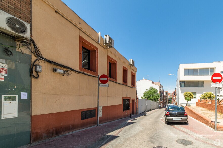 Calle del Monte Olivetti, 27, Madrid, Madrid for lease - Building Photo - Image 2 of 5