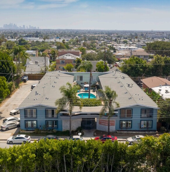 1904 S Robertson Blvd, Los Angeles, CA for sale - Primary Photo - Image 1 of 1