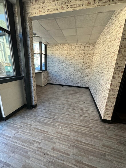 11 Brick Ct, Staten Island, NY for sale - Building Photo - Image 1 of 1