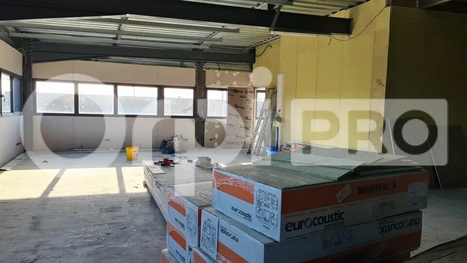 Office in Domérat for lease - Interior Photo - Image 3 of 5