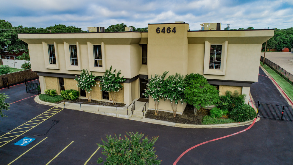 6464 Brentwood Stair Rd, Fort Worth, TX for sale - Primary Photo - Image 1 of 60